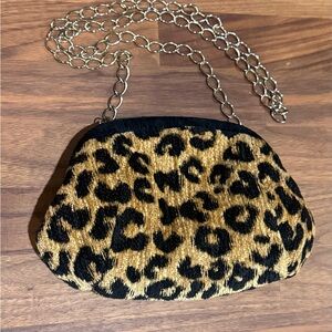 Vintage Leopard Print Carpet Chain Clutch Purse